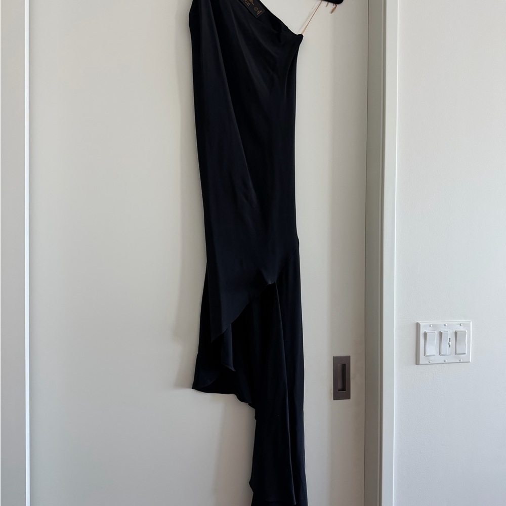Elegant Black One-Shoulder Dress